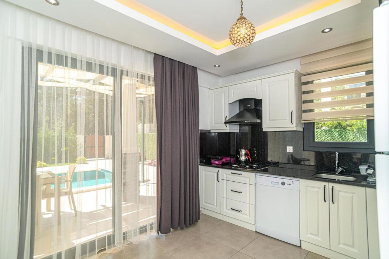 4 Bedroom Holiday Villa In Hisaroenue Oeluedeniz- Gold Rose Фетхіє Екстер'єр фото